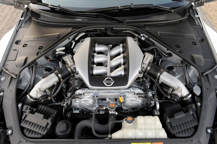  Nissan GT-R 2010 года  (фото 24 из 44)